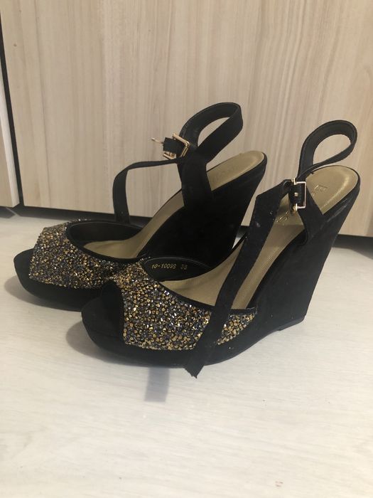 Дамски сандали на платформа