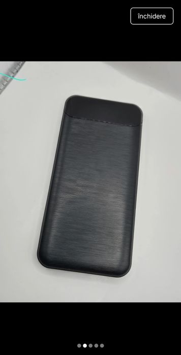 Baterie externa pe negru