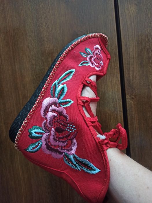 Винтажные осень-весна ботиночки с вышивкой