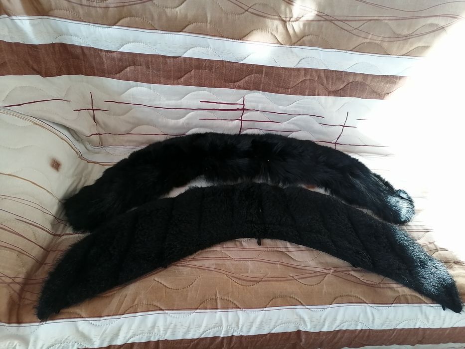 Два броя шал яки!