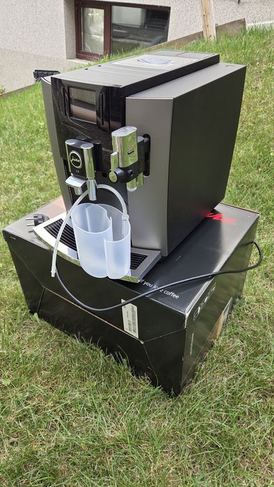 Espressor automat JURA E8 Dark Inox – Stare impecabilă / Ca nou