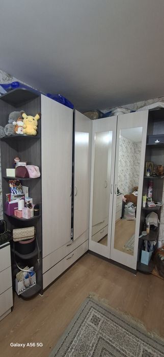 Срочно продам шкаф угловой