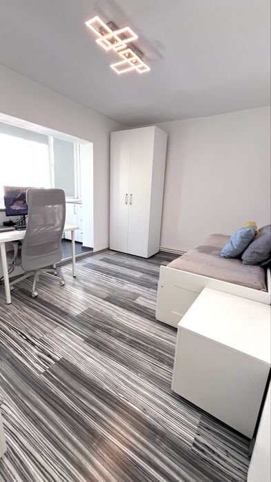 Proprietar vand apartament cu 4 camere