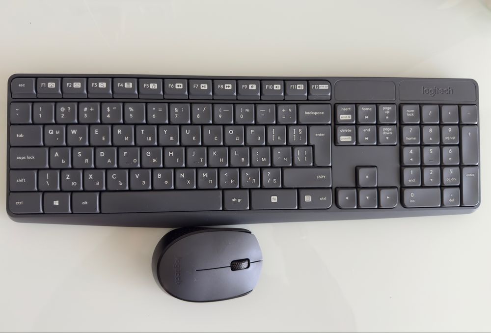 Комплект безжични мишка и клавиатура Logitech - MK235