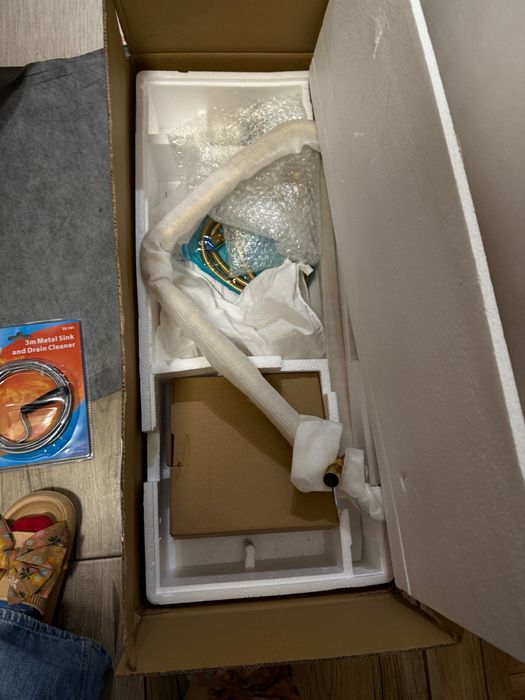 Baterie duș cu pară și floare aurie nouă