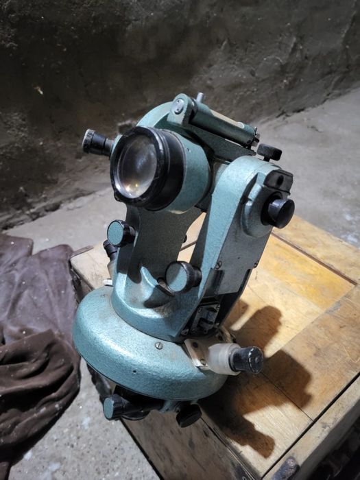 Продам теодолит