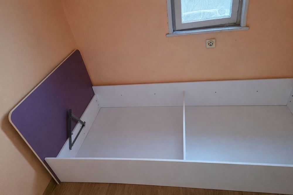 Единично легло. Спешно