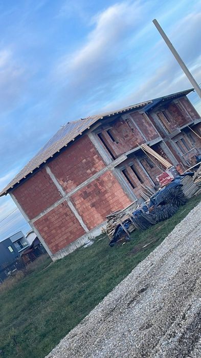 Case de vanzare Bradu