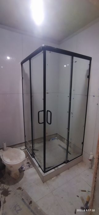 Стекляни душевые кабина