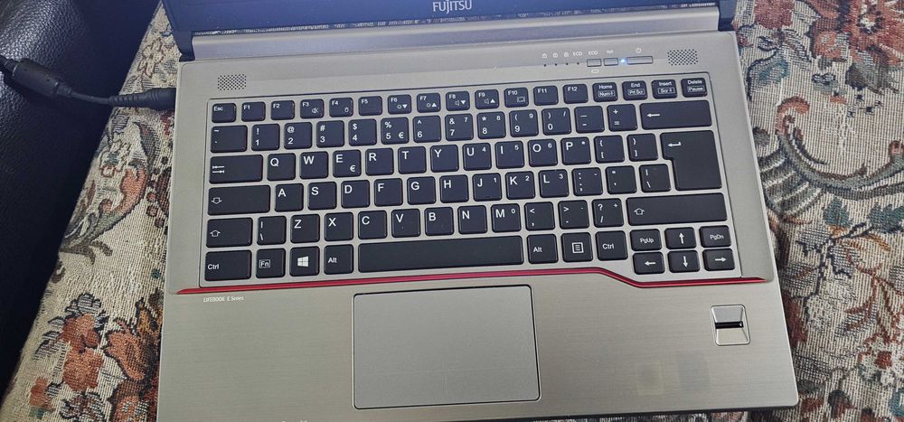 laptop Fujitsu i5 gen 4 tehno redactare
