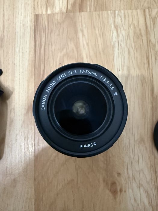 Canon EOS2000D професионален фотоапарат