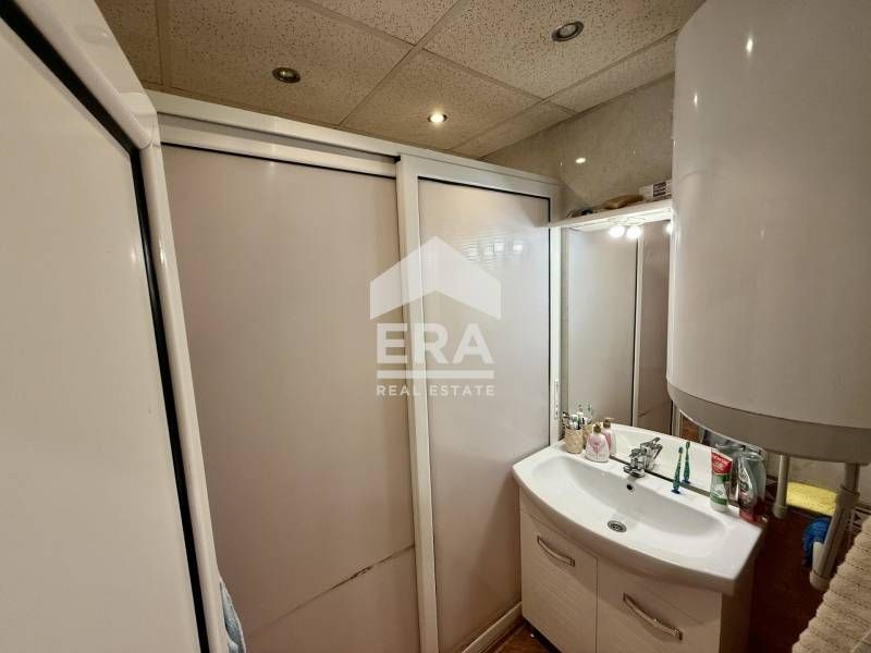 Продава се Тристаен апартамент в Русе, Родина 3 - 100 кв.м за 1440 €/кв.м - Снимка #3