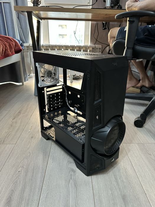 корпус aerocool