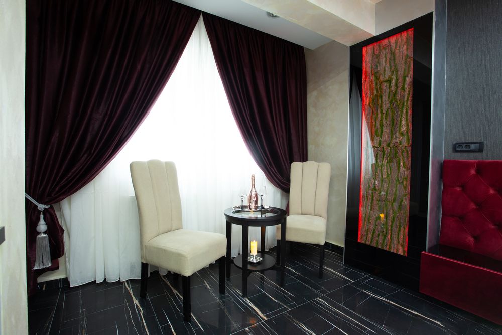 Regim hotelier de Lux cu Jacuzzi in camera