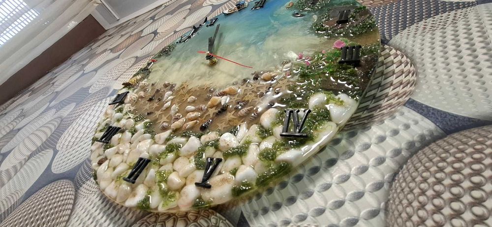 Ръчно изработен стенен часовник от епоксидна смола