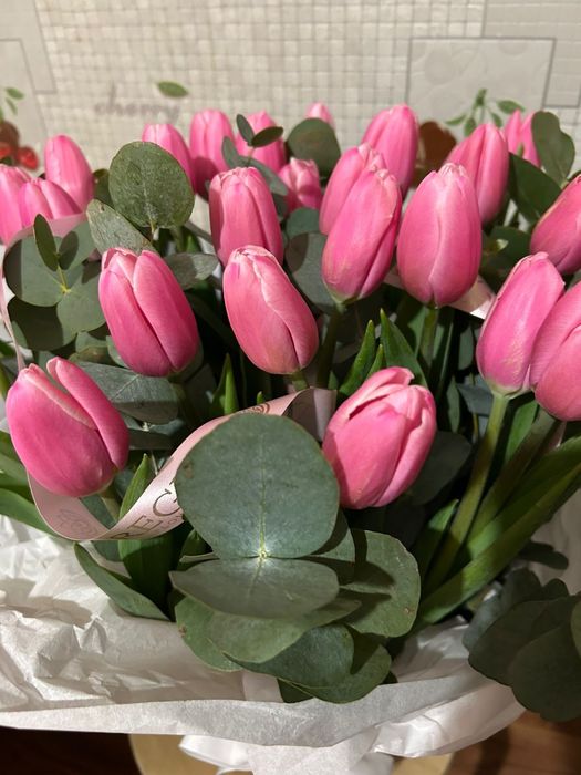 8-март тюльпан өте адемі