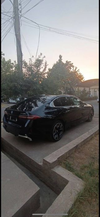 BMW i5 35L 2024 yil dop optsiya full nomer olingan natarus