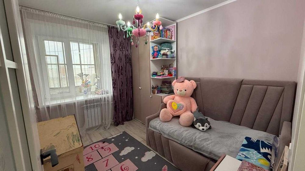 Продам 4 комнатную квартиру