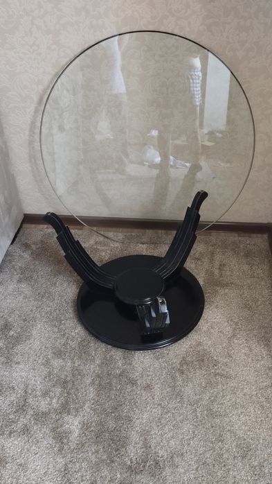 Стол журнальный. Стекло.