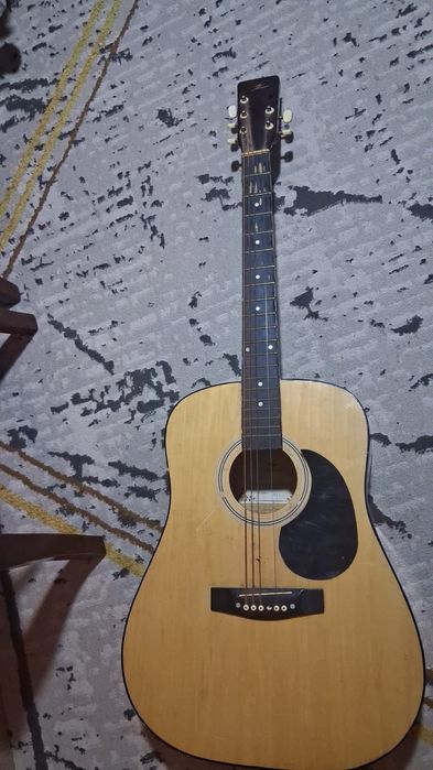 Акустическая гитара