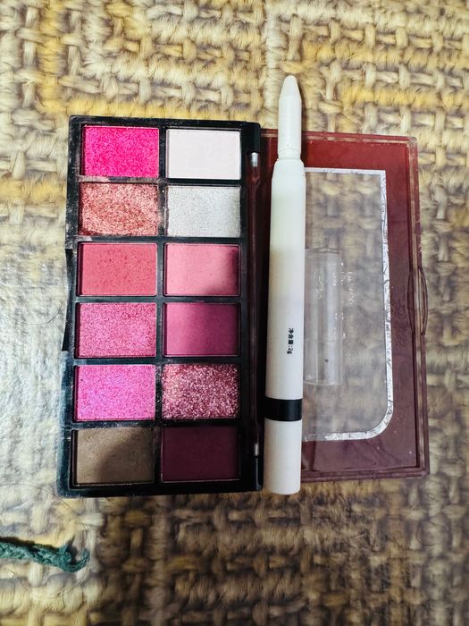 Палетка теней для век и хайлайтер новые