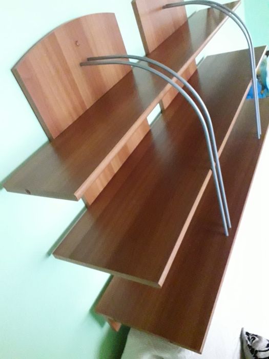 Bibliotecă suspendată