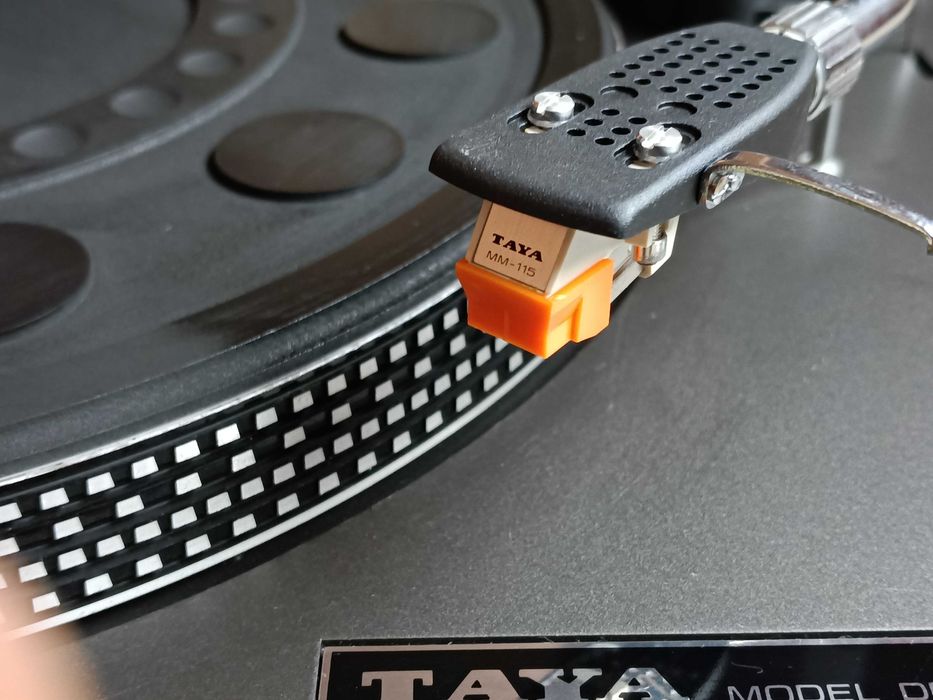 Грамофон TAYA DP-510 direct drive перфектен