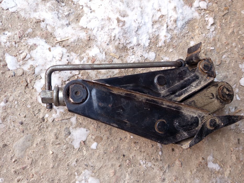 Продам домкрат на ладу гранту