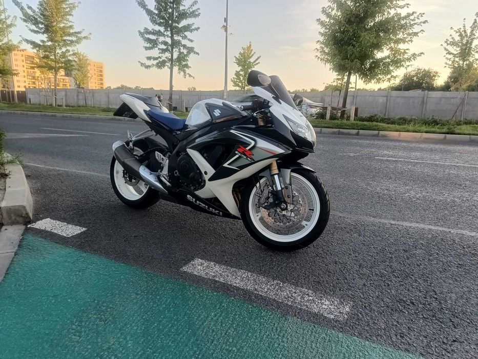 Suzuki GSX R600 K8