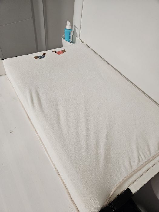 Ikea vadra постелка за повиване с калъф за маса за повиване