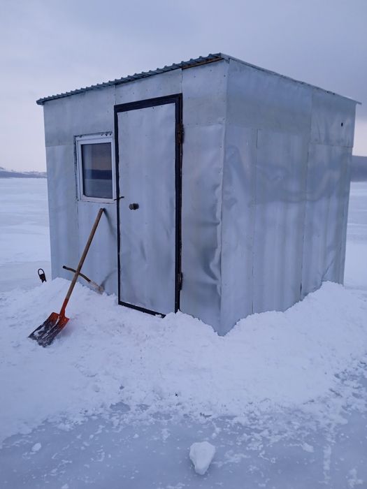 Домик для рыбалки на озере щучье