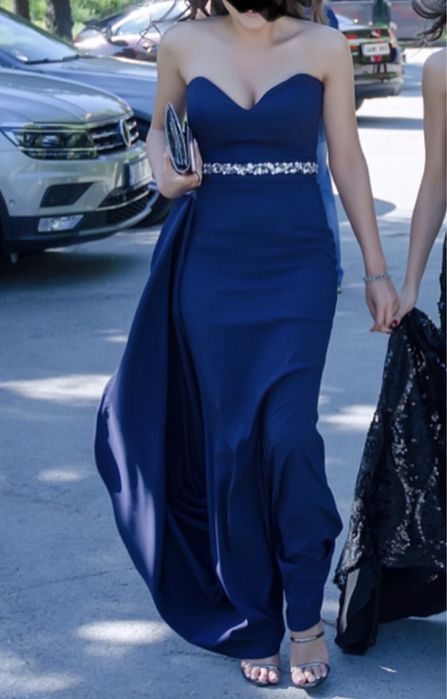 Официална рокля