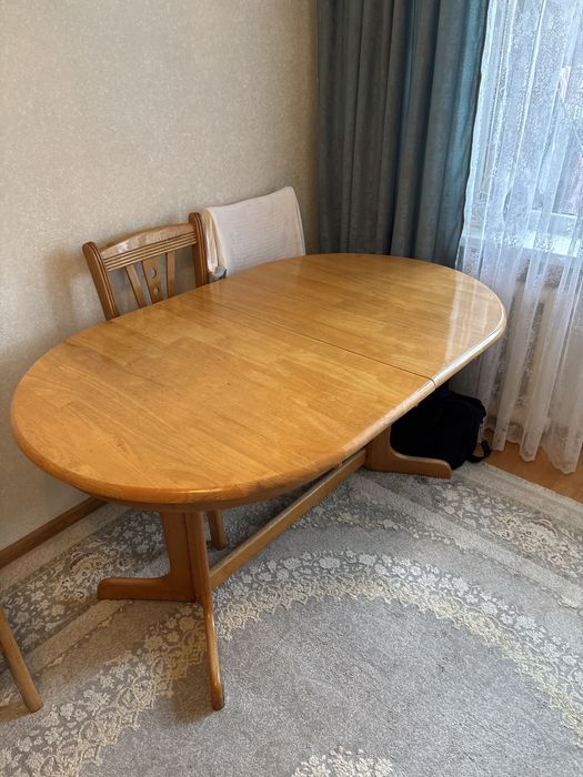 Продам стол со стульями 4 штук