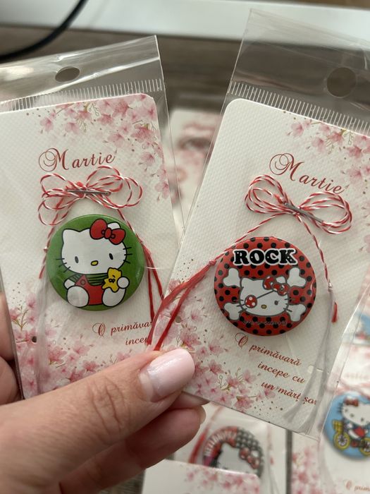 Lot 27 martisoare insigne hello kitty