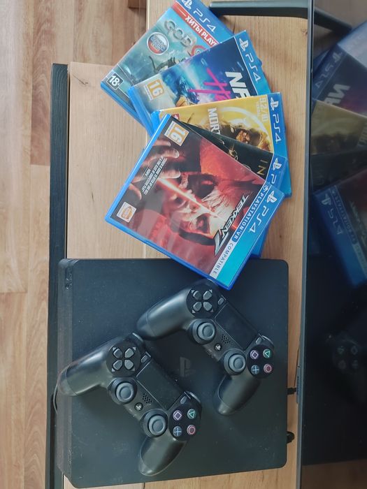 Продам игровую приставку PS4