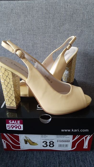 Босоножки на каблуке