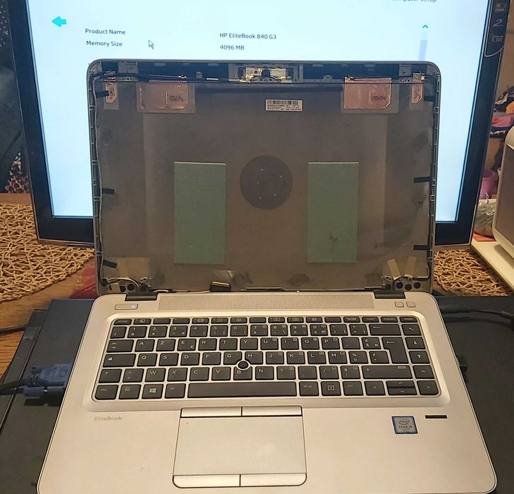 Vând laptop HP Elitebook 840 G3 i5,DDR4,tastatura iluminata,incomplet