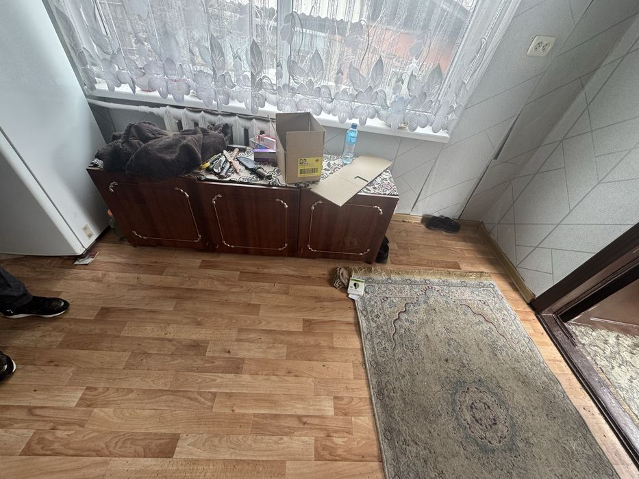 Шкафы по 2000 и 5000 тг разные