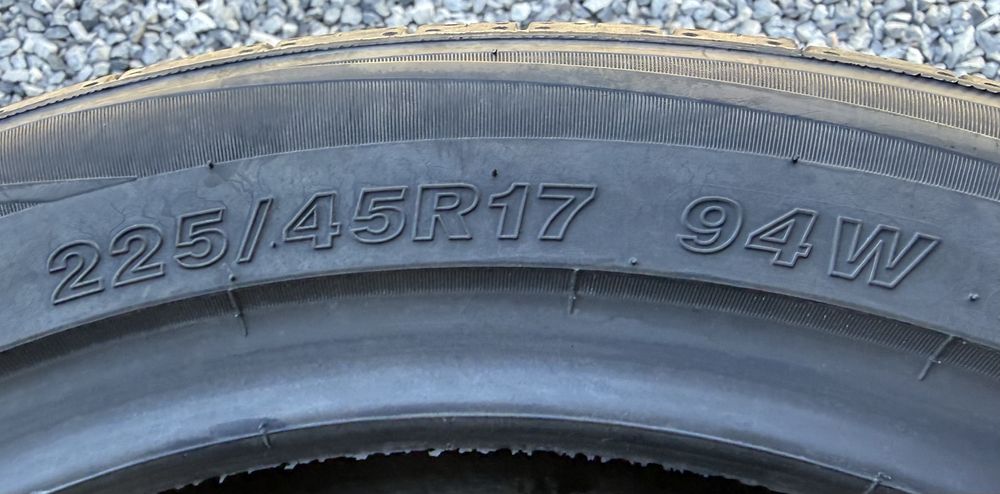 2бр 225/45/17 на 7+мм с 24дот Гудрайд