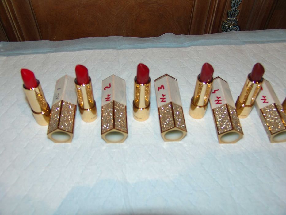 Rujuri de buze marca Emolyne