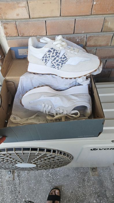 Adidasi femei New balance 327