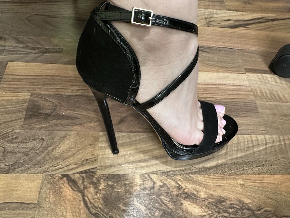 Дамски сандали на висок ток