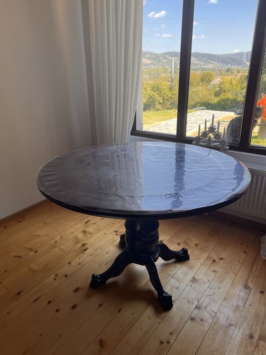 Masa rotunda lemn masiv impecabila