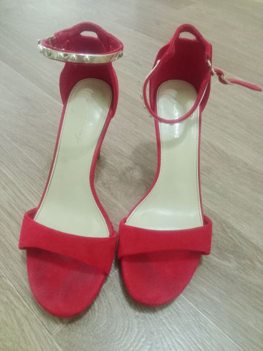 Продам Босоножки