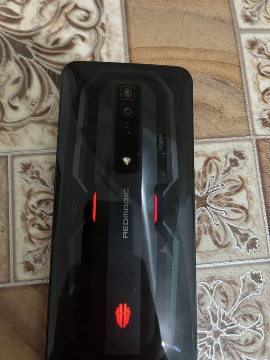 Продается игровой телефон REDMAGIC 7