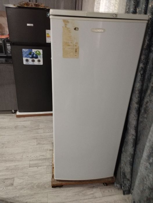 Холодильник сотилади