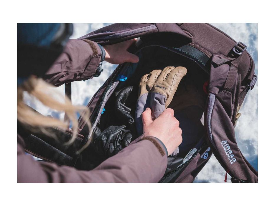 NOU! Rucsac schi / snowboard DAKINE Leanne Pelosi Team Mission Pro