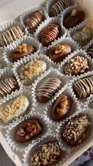 Финики в шоколаде