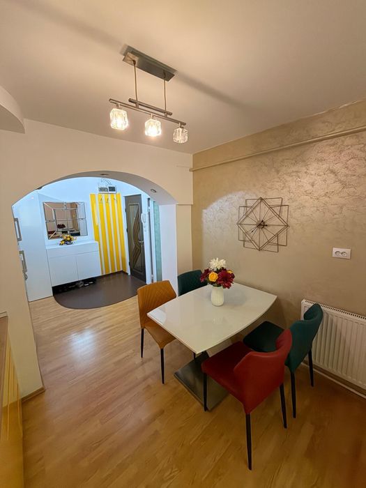 Vand apartament cu 3 camere, Mioveni, zona Robea