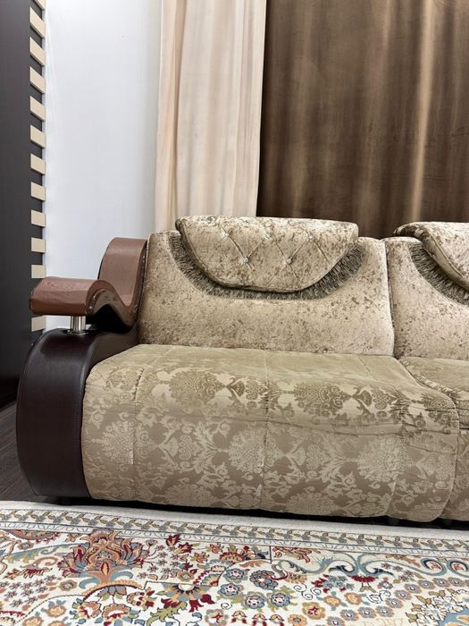 Большой семейный диван